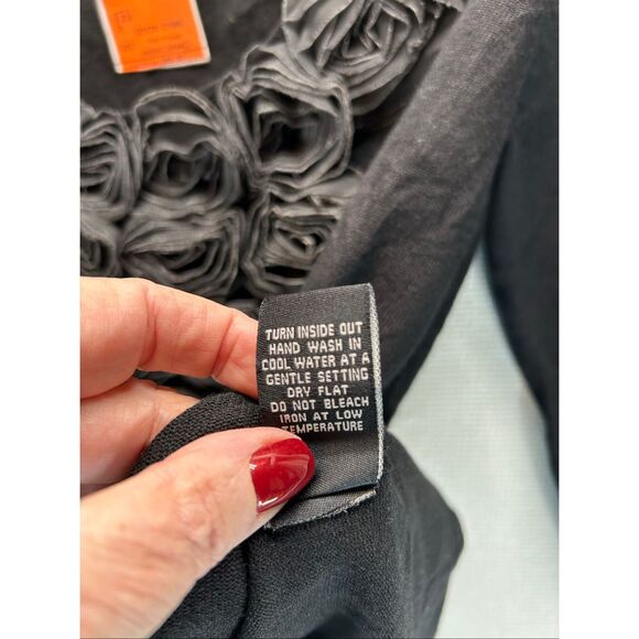 Cyrus Black Rosette Neckline Top Women’s Small NWT 3/4 Sleeve Knit Blouse Floral - Picture 6 of 10